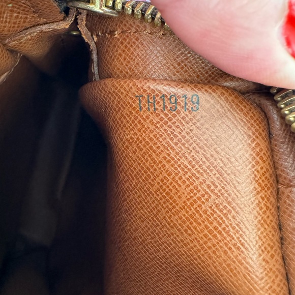 Authentic Gently used Louis Vuitton Amazone Crossbody bag - Picture 9 of 9